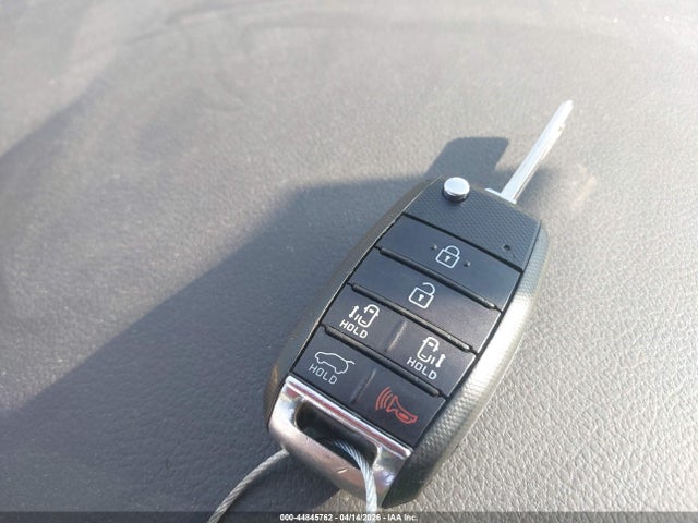 KNDMB5C1XH6231316 KIA SEDONA LX