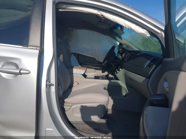 KNDMB5C1XH6231316 KIA SEDONA LX