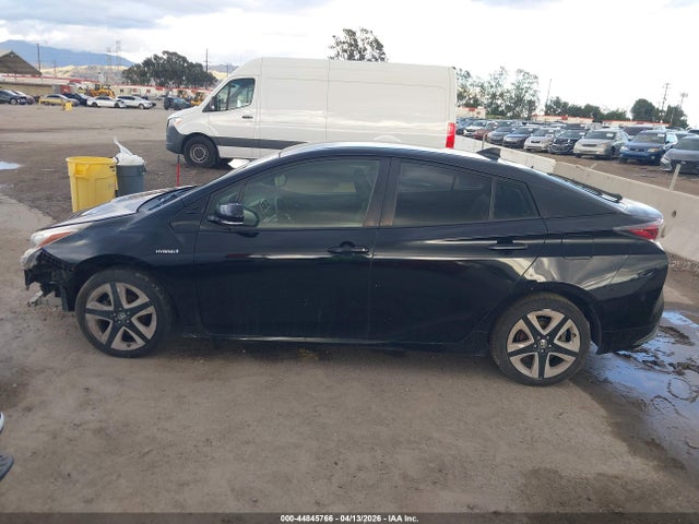 JTDKARFU5G3007751 Toyota Prius Three Touring