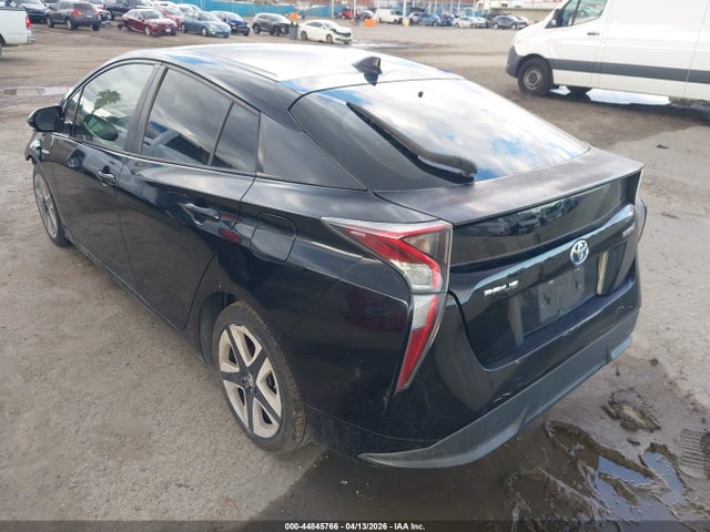 JTDKARFU5G3007751 Toyota Prius Three Touring