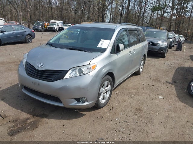 2011 TOYOTA SIENNA 5TDKK3DC1BS141507 Photo 1