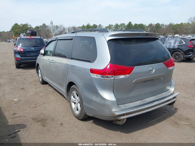 2011 TOYOTA SIENNA 5TDKK3DC1BS141507 Photo 2
