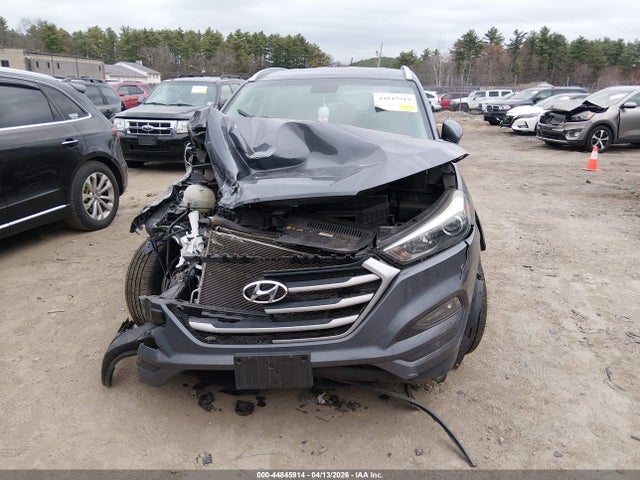 KM8J3CA40HU506314 Hyundai TUCSON SE