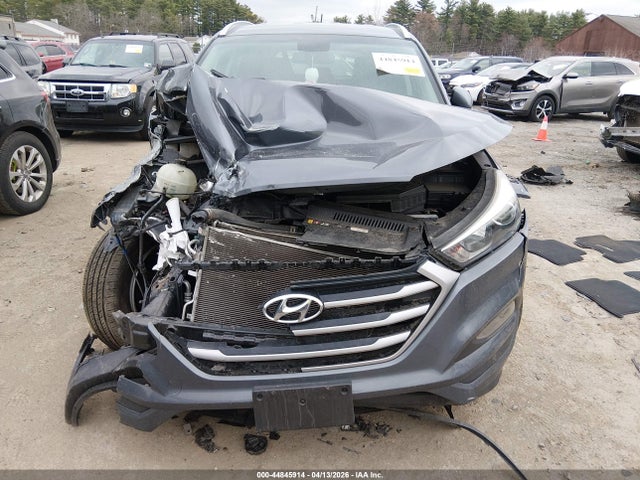 KM8J3CA40HU506314 Hyundai TUCSON SE