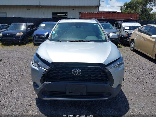 44845934 :رقم المزاد ، 7MUBAAAG6NV003292 vin ، 2022 Toyota Corolla Cross Le مزاد بيع