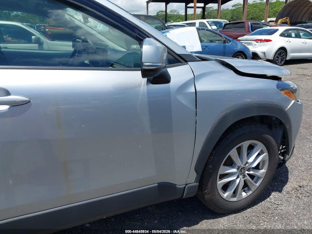 44845934 :رقم المزاد ، 7MUBAAAG6NV003292 vin ، 2022 Toyota Corolla Cross Le مزاد بيع