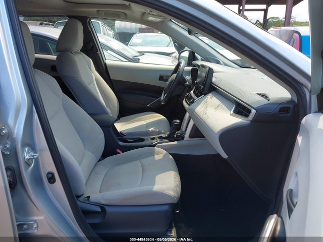 44845934 :رقم المزاد ، 7MUBAAAG6NV003292 vin ، 2022 Toyota Corolla Cross Le مزاد بيع