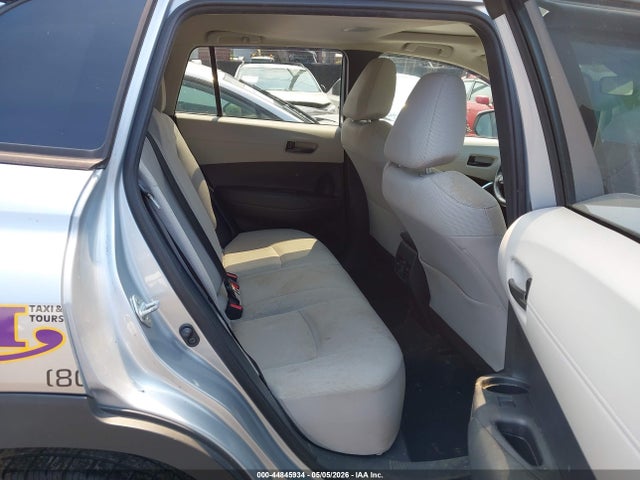 44845934 :رقم المزاد ، 7MUBAAAG6NV003292 vin ، 2022 Toyota Corolla Cross Le مزاد بيع