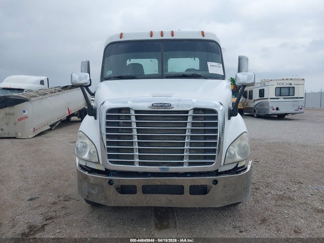 Продажа на аукционе авто 2011 Freightliner Cascadia 113, vin: 1FUJGBDV6BSAZ2588, номер лота: 44845946