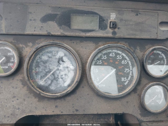 Продажа на аукционе авто 2011 Freightliner Cascadia 113, vin: 1FUJGBDV6BSAZ2588, номер лота: 44845946