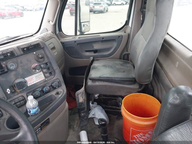 Продажа на аукционе авто 2011 Freightliner Cascadia 113, vin: 1FUJGBDV6BSAZ2588, номер лота: 44845946