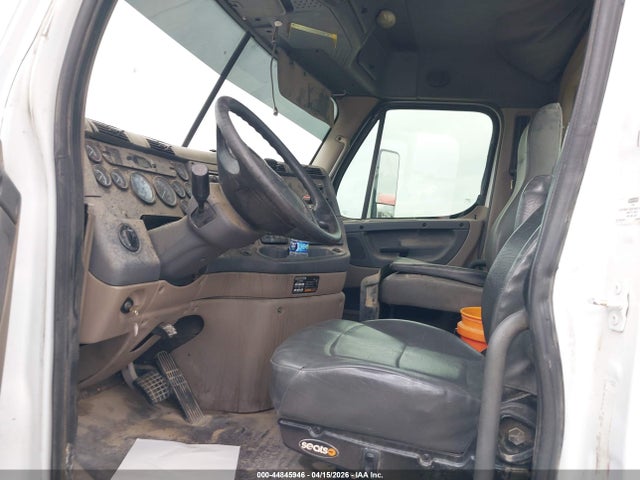 Продажа на аукционе авто 2011 Freightliner Cascadia 113, vin: 1FUJGBDV6BSAZ2588, номер лота: 44845946