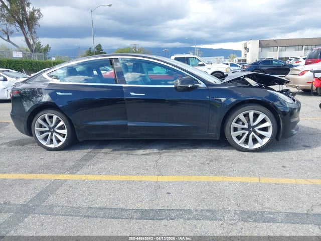 Продажа на аукционе авто 2018 Tesla Model 3, vin: 5YJ3E1EA3JF148541, номер лота: 44845982