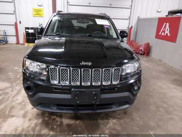 44846103 :رقم المزاد ، 1C4NJDEB8HD205218 vin ، 2017 Jeep Compass Latitude 4x4 مزاد بيع