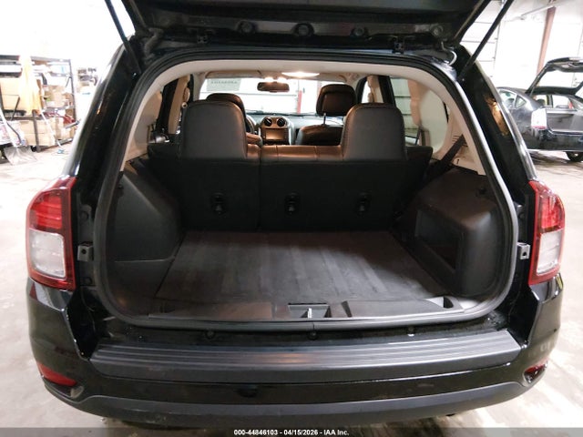 44846103 :رقم المزاد ، 1C4NJDEB8HD205218 vin ، 2017 Jeep Compass Latitude 4x4 مزاد بيع