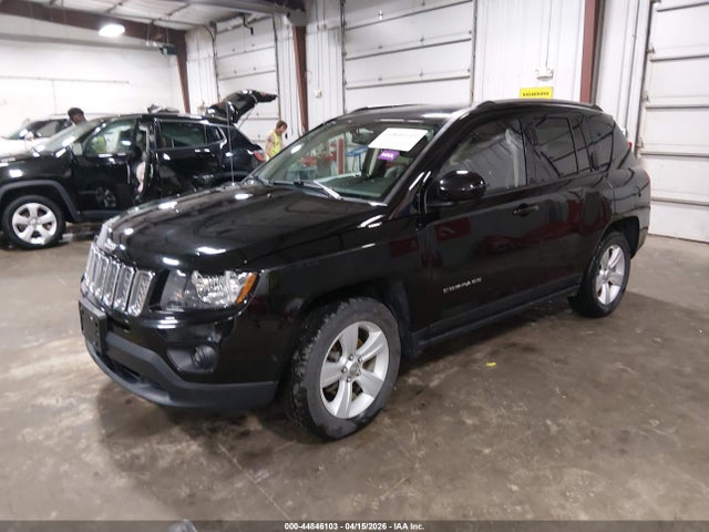 44846103 :رقم المزاد ، 1C4NJDEB8HD205218 vin ، 2017 Jeep Compass Latitude 4x4 مزاد بيع
