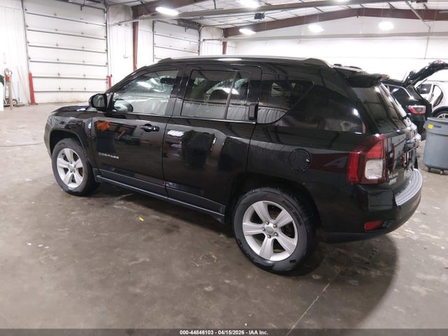 44846103 :رقم المزاد ، 1C4NJDEB8HD205218 vin ، 2017 Jeep Compass Latitude 4x4 مزاد بيع