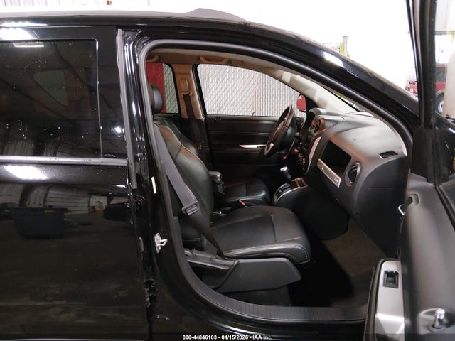 44846103 :رقم المزاد ، 1C4NJDEB8HD205218 vin ، 2017 Jeep Compass Latitude 4x4 مزاد بيع