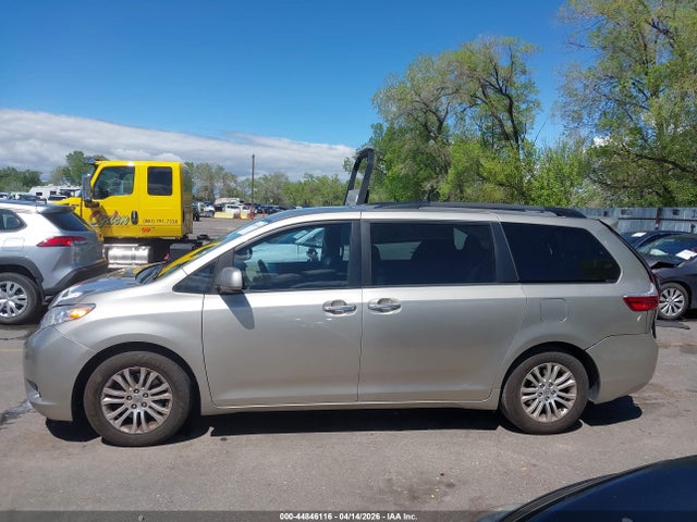 5TDYK3DC6FS600403 Toyota Sienna Xle 8 Passenger