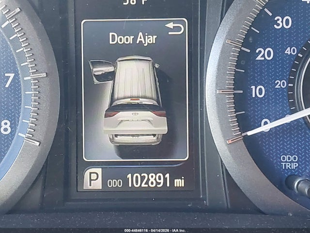 5TDYK3DC6FS600403 Toyota Sienna Xle 8 Passenger