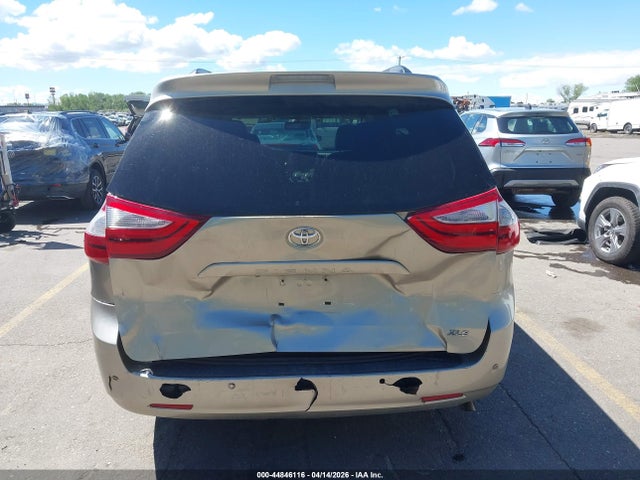 5TDYK3DC6FS600403 Toyota Sienna Xle 8 Passenger