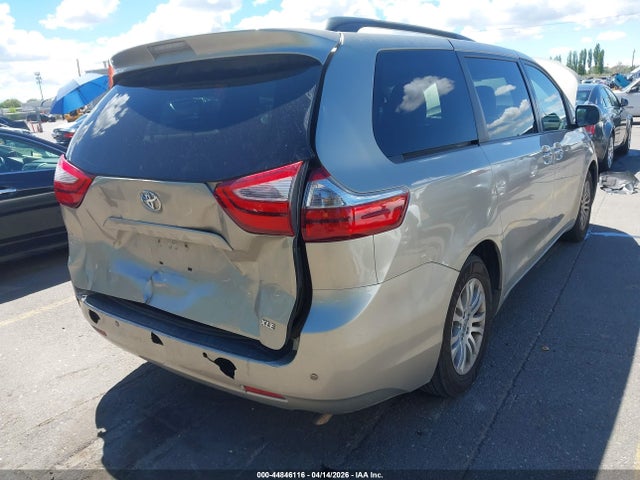 5TDYK3DC6FS600403 Toyota Sienna Xle 8 Passenger