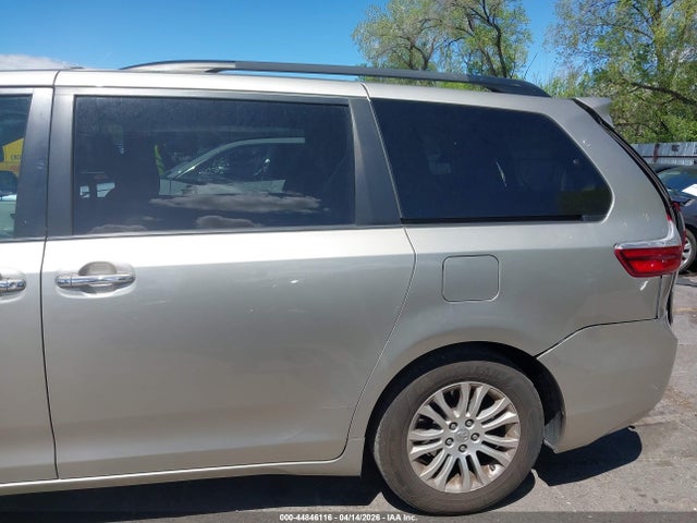 5TDYK3DC6FS600403 Toyota Sienna Xle 8 Passenger