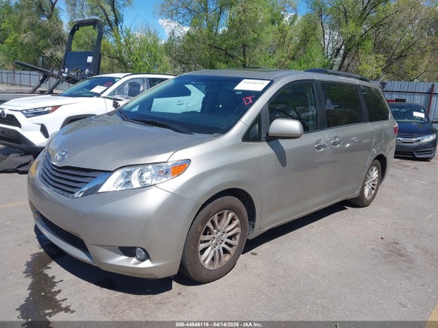 5TDYK3DC6FS600403 Toyota Sienna Xle 8 Passenger