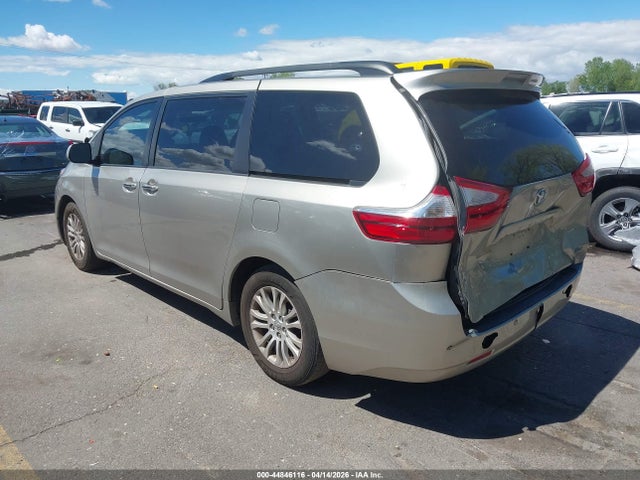 5TDYK3DC6FS600403 Toyota Sienna Xle 8 Passenger