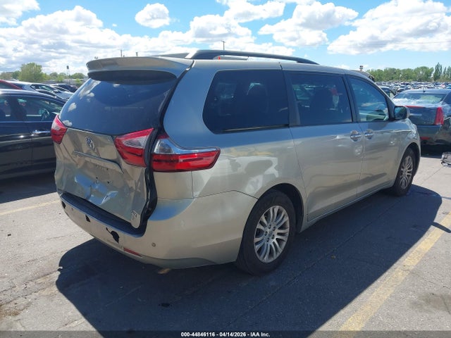 5TDYK3DC6FS600403 Toyota Sienna Xle 8 Passenger
