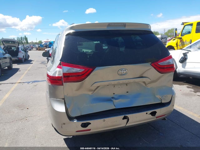 5TDYK3DC6FS600403 Toyota Sienna Xle 8 Passenger