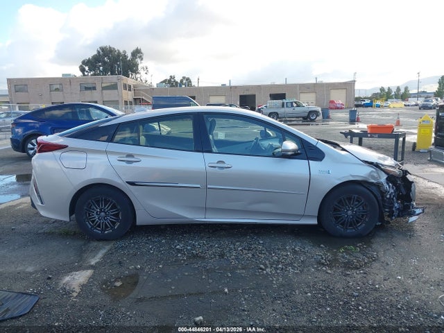 Toyota Prius Prime Premium 2017 JTDKARFP0H3050907 Image 13