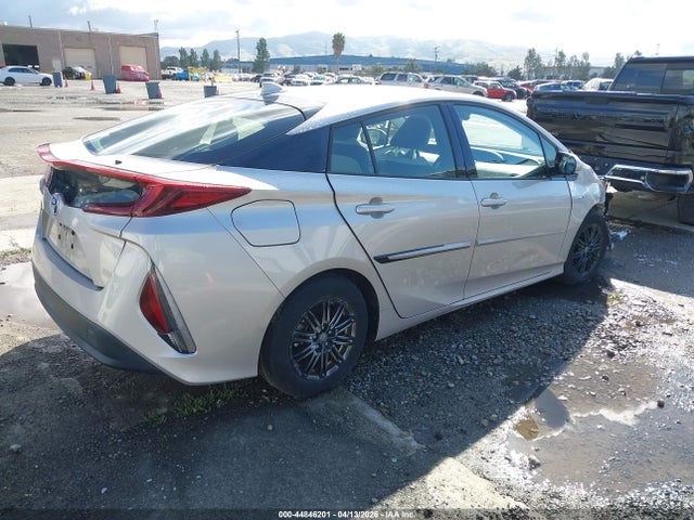 Toyota Prius Prime Premium 2017 JTDKARFP0H3050907 Image 4