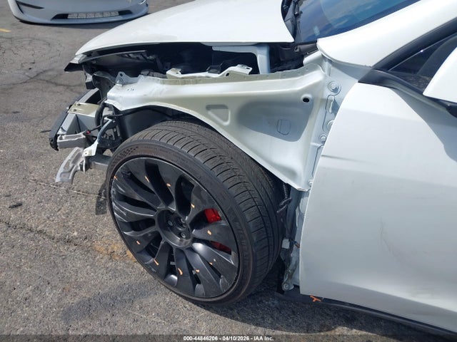 44846206 :رقم المزاد ، 7SAYGDEF9NF536654 vin ، 2022 Tesla Model Y Performance Dual Motor All-wheel Drive مزاد بيع