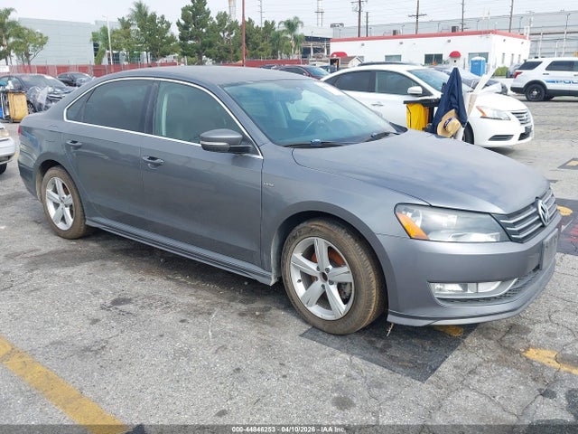 2015 VOLKSWAGEN PASSAT 1VWAT7A3XFC105274