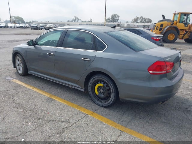 2015 VOLKSWAGEN PASSAT 1VWAT7A3XFC105274 Photo 2