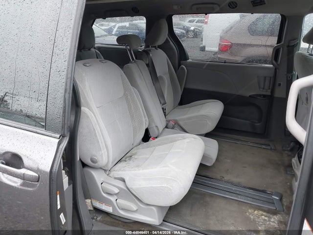 44846401 :رقم المزاد ، 5TDKZ3DC3JS927612 vin ، 2018 Toyota Sienna Le 8 Passenger مزاد بيع