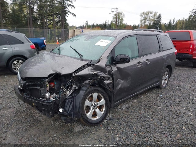 44846401 :رقم المزاد ، 5TDKZ3DC3JS927612 vin ، 2018 Toyota Sienna Le 8 Passenger مزاد بيع