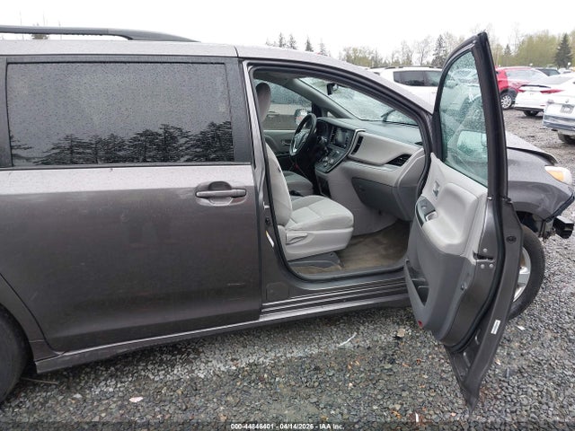 44846401 :رقم المزاد ، 5TDKZ3DC3JS927612 vin ، 2018 Toyota Sienna Le 8 Passenger مزاد بيع