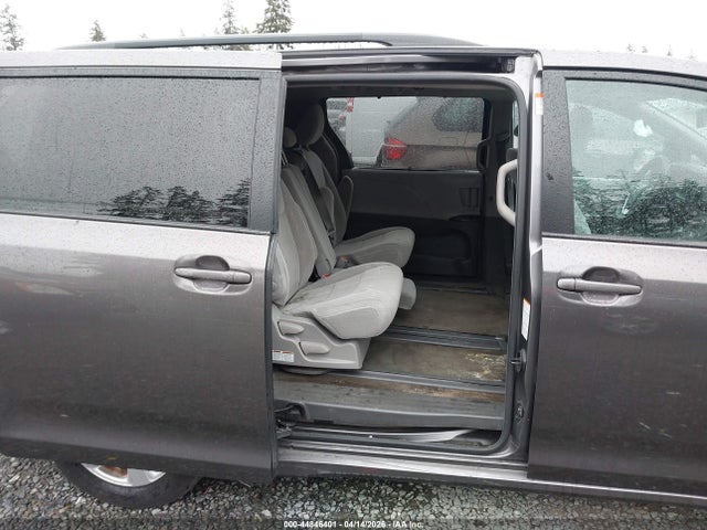 44846401 :رقم المزاد ، 5TDKZ3DC3JS927612 vin ، 2018 Toyota Sienna Le 8 Passenger مزاد بيع