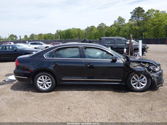 Продажа на аукционе авто 2017 Volkswagen Passat 1.8t S, vin: 1VWAT7A37HC024445, номер лота: 44846445