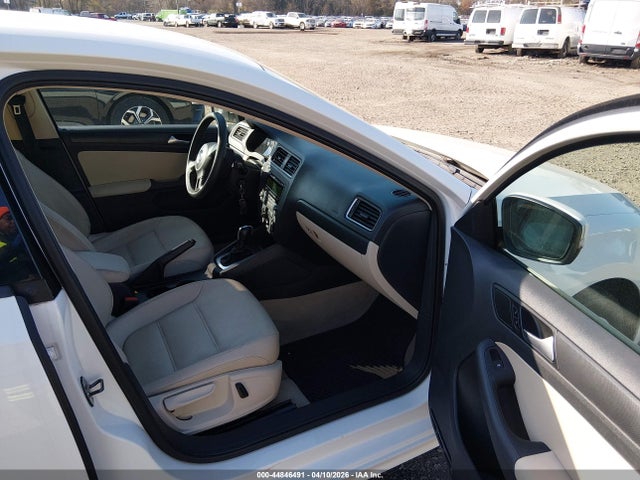 2014 Volkswagen Jetta 1.8t Se მანქანა იყიდება აუქციონზე, vin: 3VWD17AJ8EM234774, აუქციონის ნომერი: 44846491