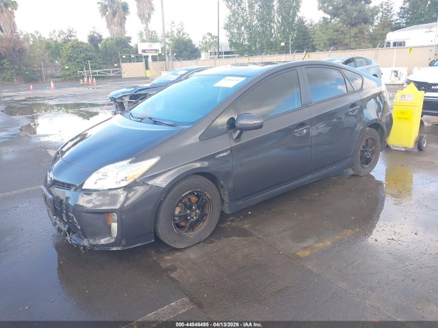 Toyota Prius Three 2015 JTDKN3DU7F0435566 Image 2