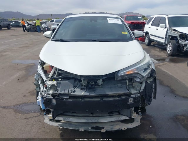 NMTKHMBXXJR033944 Toyota C-hr Xle Premium