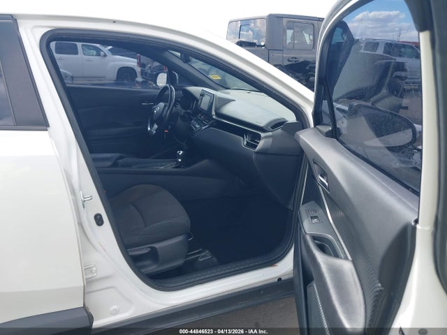 NMTKHMBXXJR033944 Toyota C-hr Xle Premium