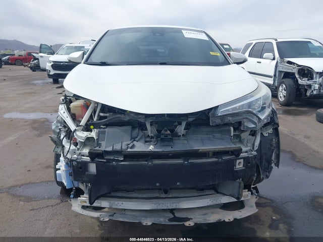 NMTKHMBXXJR033944 Toyota C-hr Xle Premium
