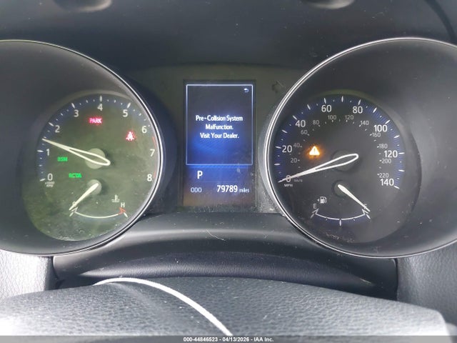 NMTKHMBXXJR033944 Toyota C-hr Xle Premium