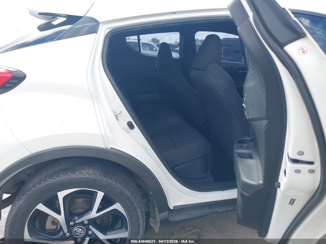 NMTKHMBXXJR033944 Toyota C-hr Xle Premium