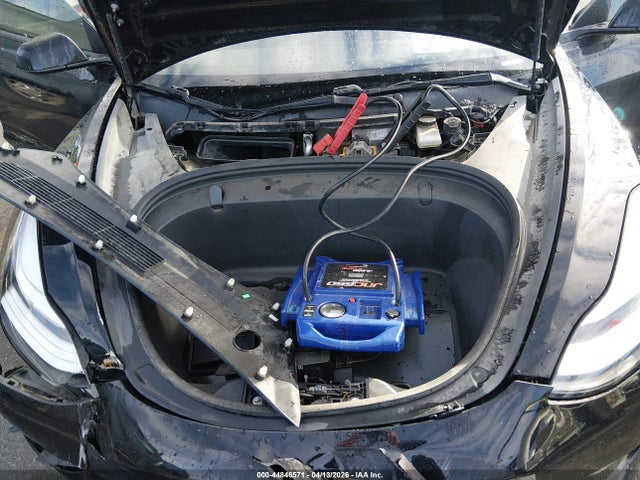 44846571 :رقم المزاد ، 5YJ3E1EB9JF148228 vin ، 2018 Tesla Model 3 Long Range/performance مزاد بيع