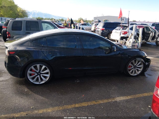 44846571 :رقم المزاد ، 5YJ3E1EB9JF148228 vin ، 2018 Tesla Model 3 Long Range/performance مزاد بيع
